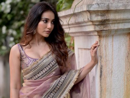 Women's Luxurious Mauve & Purple Art Silk Saree with Intricate Golden Zari & Broad Embroidered Border – Complete with Brocade Blouse for Festive & Wedding Wear